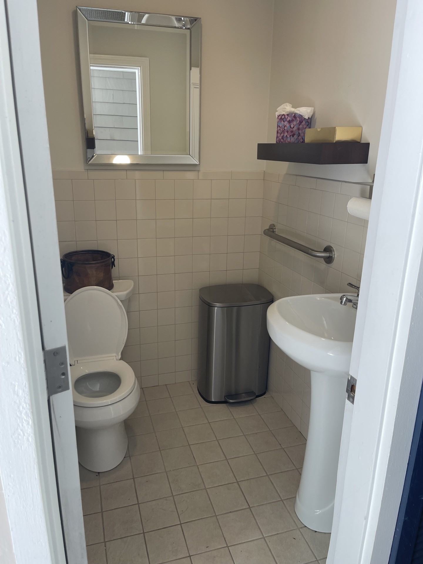 Pool-Area WC